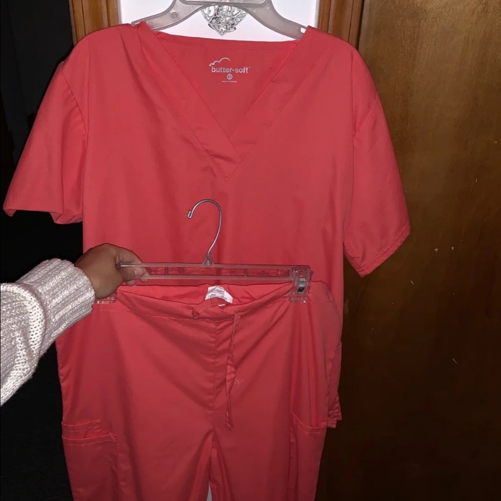 Scrub set